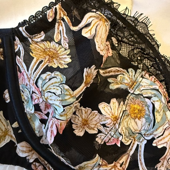 Victoria’s Secret Floral Lace Black Bra Dream Angels low cut Demi 38C - Picture 2 of 7